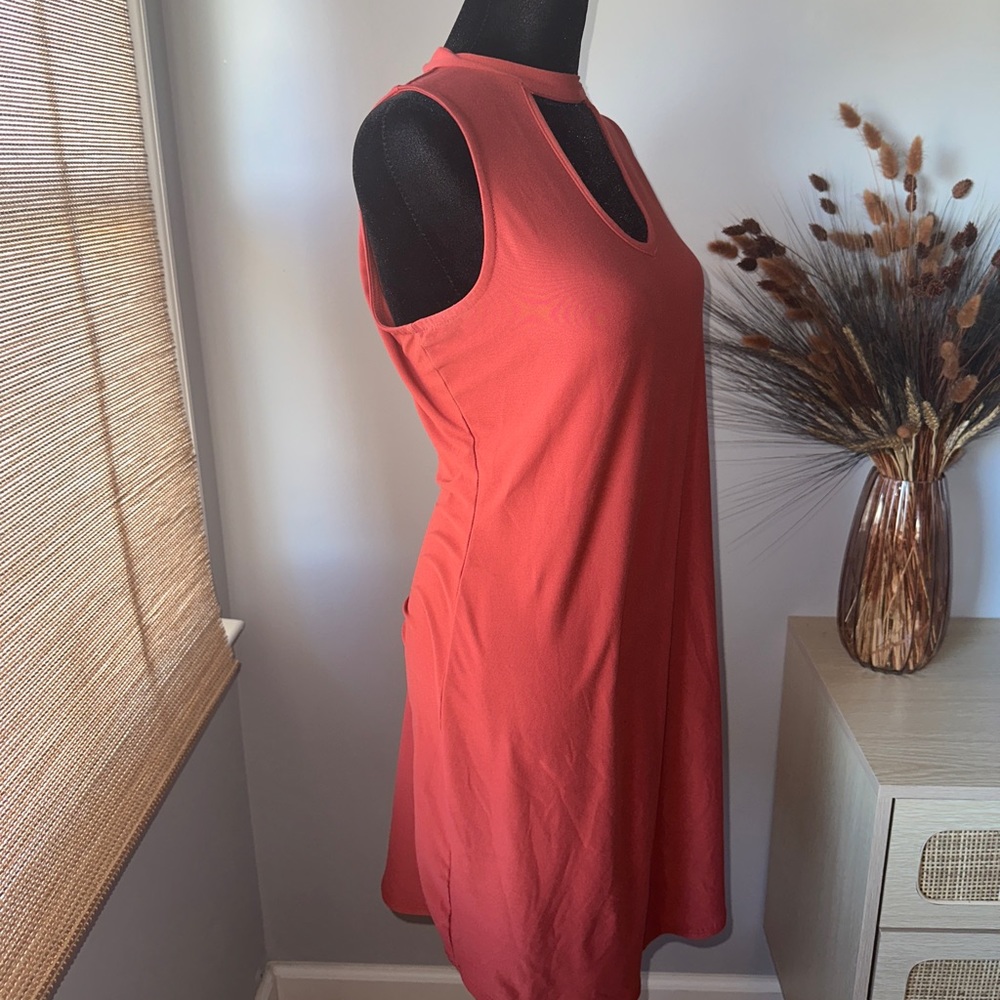BODY CON HALTER BACK DRESS - Picture 2 of 3